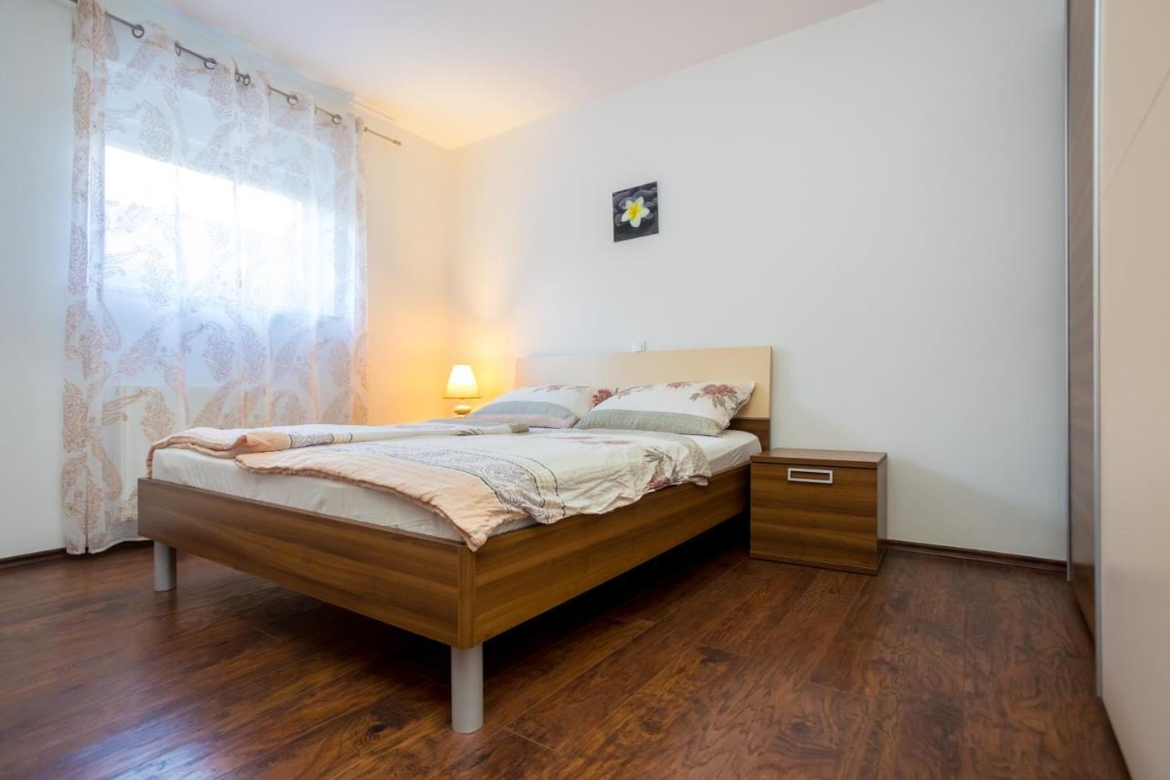 Apartmani Sandra Malinska Sveti Vid-Miholjice Zewnętrze zdjęcie